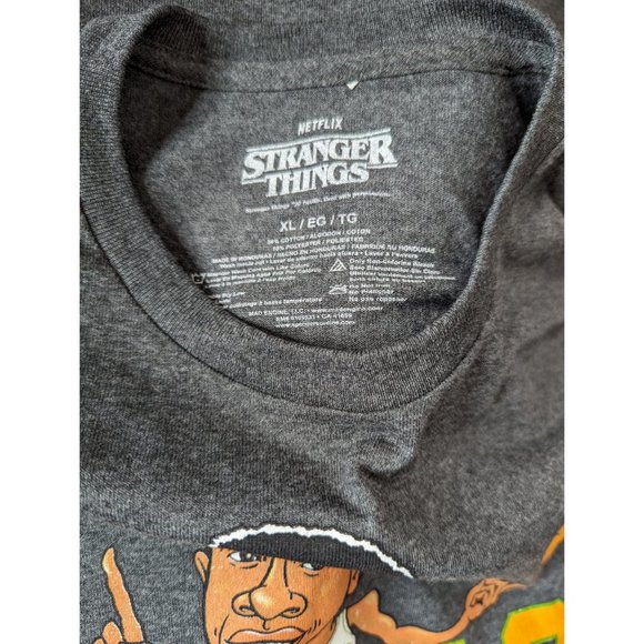 Stranger Things Lucas Hoops T-Shirt XL - Picture 7 of 8